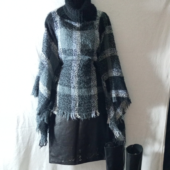 100% Leather Skirt - Picture 4 of 7